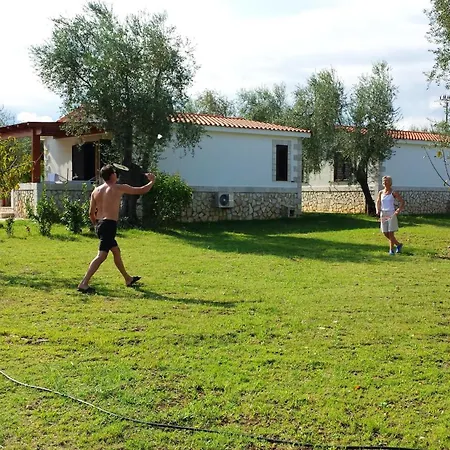 Charming House In With Shared Pool And Terrace 비에스테