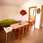 Σπίτι διακοπών Charming House In With Shared Pool And Terrace